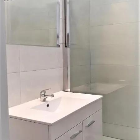 Gasthof Twin Beds Bedroom Sharing, Wifi And Ac, 300 Meters From Station *