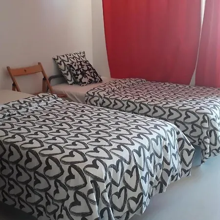 Twin Beds Bedroom Sharing, Wifi And Ac, 300 Meters From Station Gasthof *